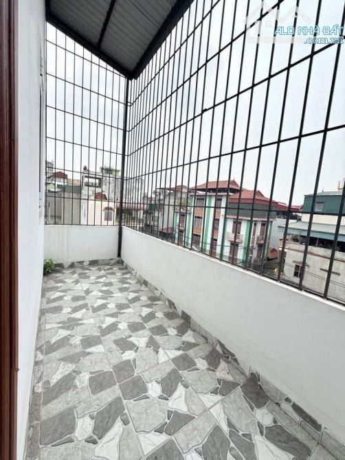 HIẾM - Ô TÔ ĐỖ CỔNG - 1 NGOẶT RA PHỐ - NHÀ DÂN XÂY KIÊN CỐ - ĐẦY ĐỦ NỘI THẤT - 3 NGỦ - GIÁ - 4