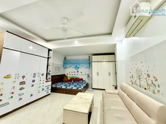 Có 9 triệu. Nhà đẹp ngõ 181 Trần Phú - 4