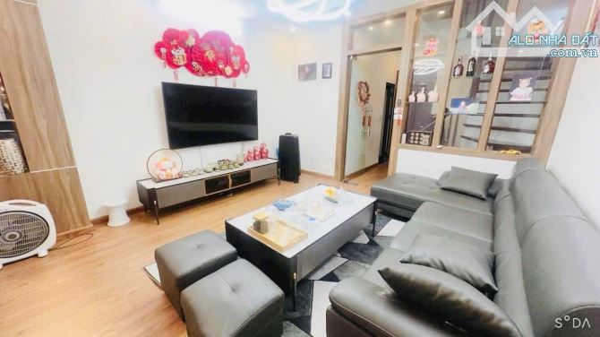 TRUNG TÂM CẦU GIẤY DƯƠNG QUẢNG HÀM 45m2x5tầng,Mt4m GIÁ 11.3TỶ Ô TÔ QUA NHÀ NGÕ THÔNG 6 NGỦ - 5