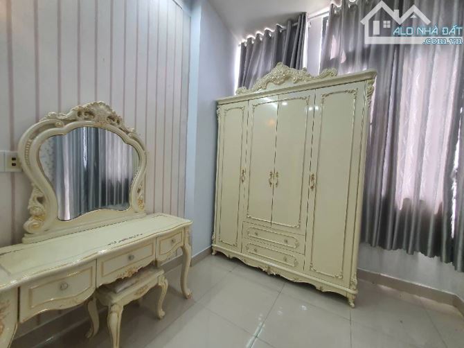 Nhà 3 Tầng Dĩ An,64m2 Mặt tiền KD,Đường 8M thông, shr. Nhỉnh 5 tỷ - 5