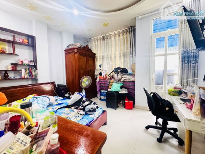MẶT TIỀN " NGUYỄN TRÃI" Q5- 5.2x9m - 4 TẦNG- SIÊU VỊ TRÍ - CHỈ HƠN 23 TỶ TL - 5