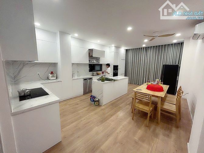 BÁN NHÀ HXH NGUYỄN HỮU CẢNH P.22 (SÁT NHẬP Q1) – DT 4.7x16m, CN 63.2m² – 1 TRỆT 1 LỬNG 3 L - 5
