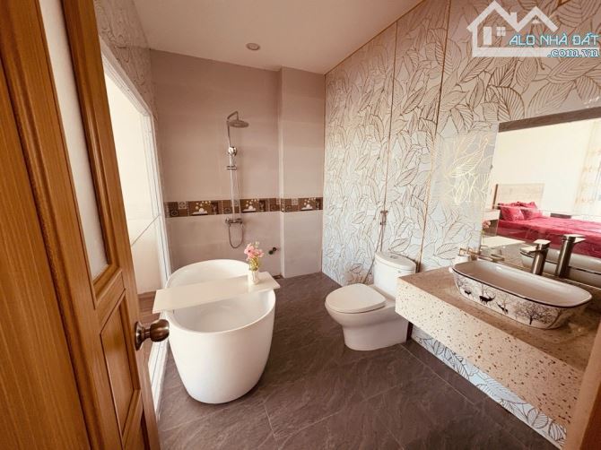 🌊 BÁN NHÀ 4 TẦNG FULL NỘI THẤT – VIEW SÔNG ĐẸP 🌊  📍 Địa chỉ: Đường Nguyễn Thị Sáu - 5