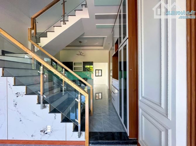 NHÀ 3 TẦNG SIÊU ĐẸP - TOẠ LẠC NGAY NGÃ 4 VŨNG TÀU - 5