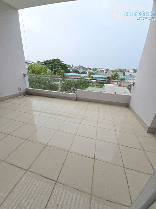 Bán nhà lầu đẹp SR, TC, đường nhựa thông, gần GX Lộc Lâm chỉ 3 tỷ 790 - 5