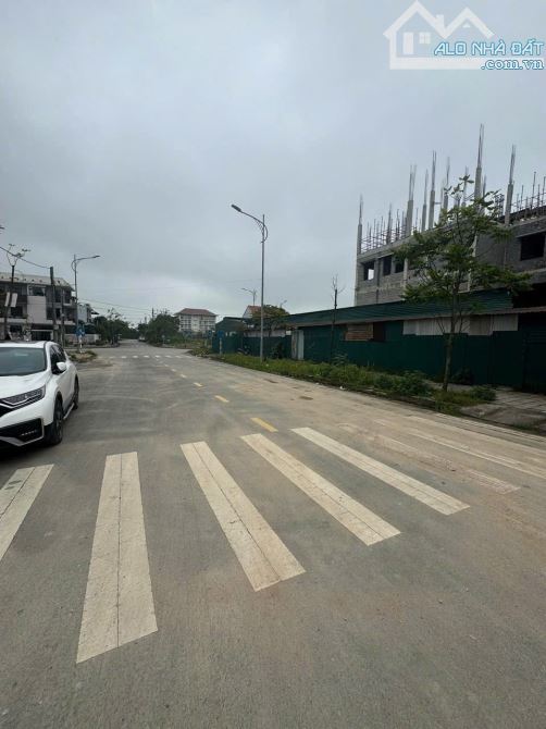 Bán Nhà 3 Tầng Mặt tiền đường 19,5m view Toà Án Nhân Dân tp Huế, KQH Hoàng Quốc Việt - 5