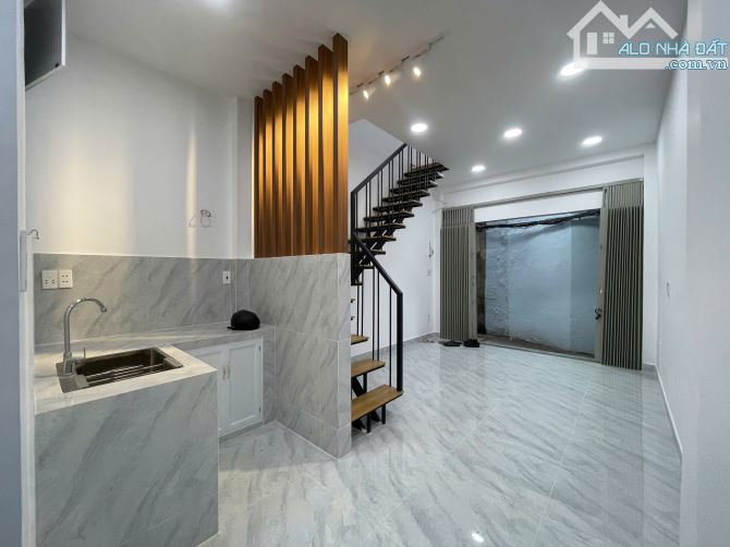 BÁN NHÀ CÁCH MT NGUYÊN CƯ TRINH 20M. GIÁ 4,2 TỶ. NHÀ ĐẸP NGAY TRUNG TÂM QUẬN1 - 5