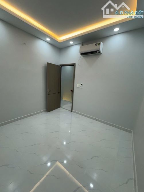 Nhà dòng tiền, 2 mặt tiền, Giá rẻ, Diện tích lớn 105m2, Huỳnh Tấn Phát, Quận 7. Chỉ 80TR/M - 5