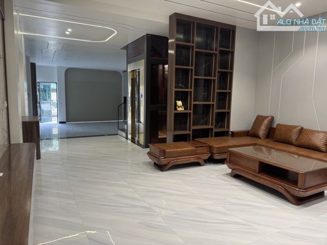 Phố Đức Giang NHÀ ĐẸP NHƯ KS 5 SAO 95m2- 4T- mặt tiền 6m- thang máy,ô tô tránh trước nhà - 5