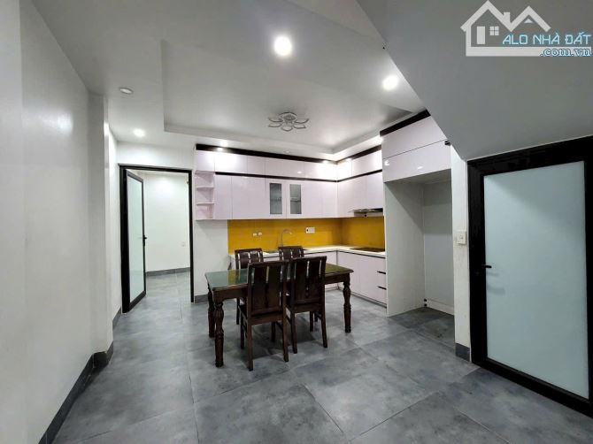 Bán căn nhà 3 tầng ngõ phố Nguyễn Hữu Cầu, ph Hải Dương, TP HP, 95.6m2, mt 4.5m, 4 ngủ - 5