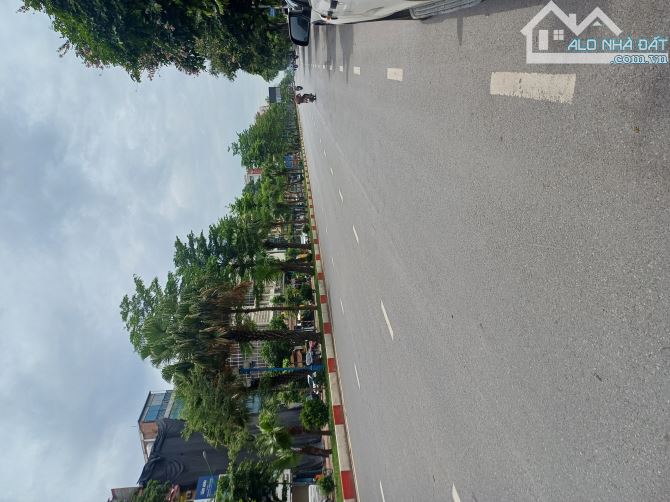 PHÙNG CHÍ KIÊN- NHÀ ĐẸP 60X6 TẦNG- PHÂN LÔ Ô TÔ ĐỖ CỬA - 6