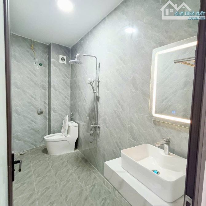BÁN NHÀ VƯƠNG THỪA VŨ, 38M X 5 TẦNG, NGÕ NÔNG, GẦN Ô TÔ, BÃI GỬI XE, CHỈ 6.6 TỶ - 6
