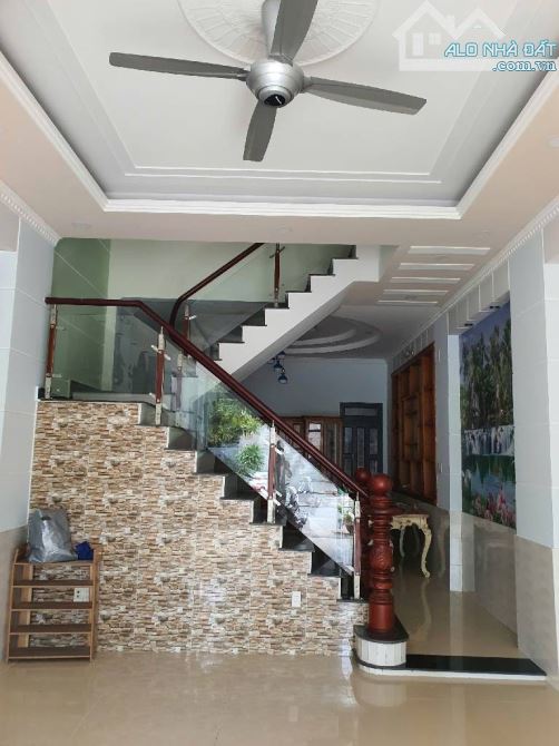 Nhà 3 Tầng Dĩ An,64m2 Mặt tiền KD,Đường 8M thông, shr. Nhỉnh 5 tỷ - 6