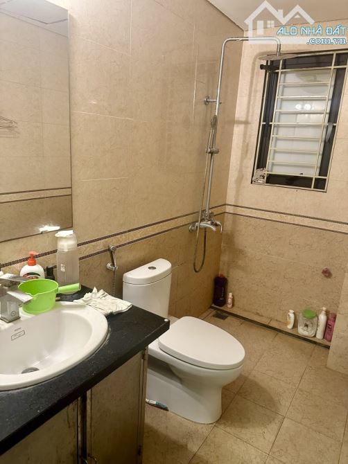 Bán nhà Mặt phố Víp Hoàn Kiếm, vỉa hè rộng, 6 tầng kinh doanh đỉnh, 30m, MT4m, giá 30 tỷ. - 6