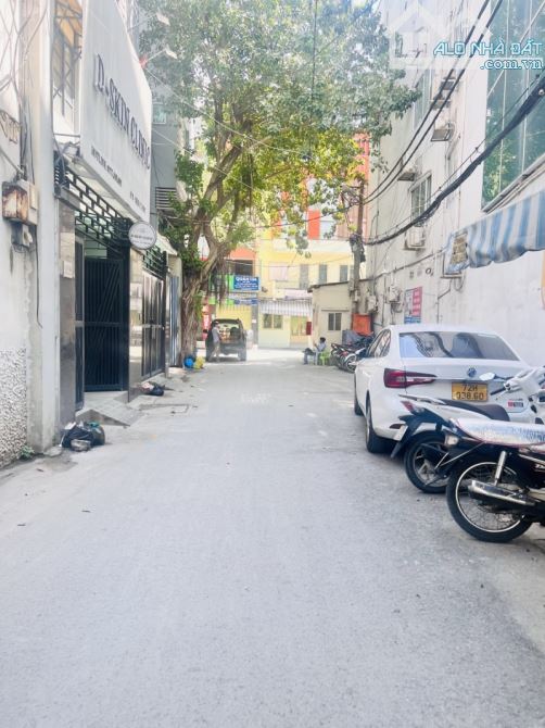 Bán gấp nhà hẻm xe hơi Quận 3 - Công nhận 84m2 (6 x 14) - Vị trí ngay Vòng Xoay Dân Chủ. - 6
