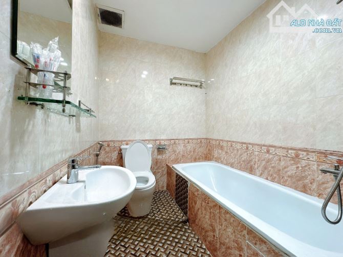 Cho thuê căn hộ ban công quận 1 gần chợ Bến Thành, cầu Ba Son - 6