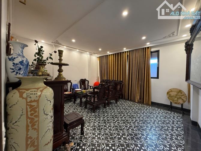 Chủ cần tiền bán gấp nhà Mặt phố Tây Sơn Đống Đa, 40m, 9TTM, MT 5.5m, vỉa hè 10m, ô tô. - 6
