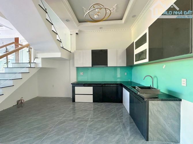 NHÀ 3 TẦNG SIÊU ĐẸP - TOẠ LẠC NGAY NGÃ 4 VŨNG TÀU - 6