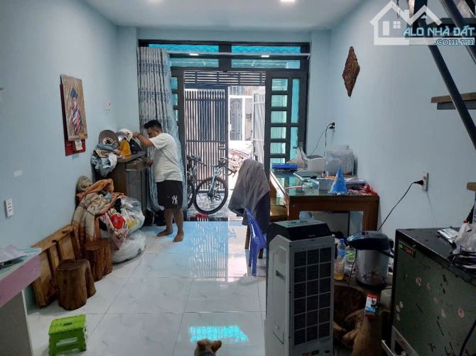 Bà Điểm (HM) bán nhà HXH dtich 128m2 ngang 8m gần đường QL22 giá 5,47tỷ - 6