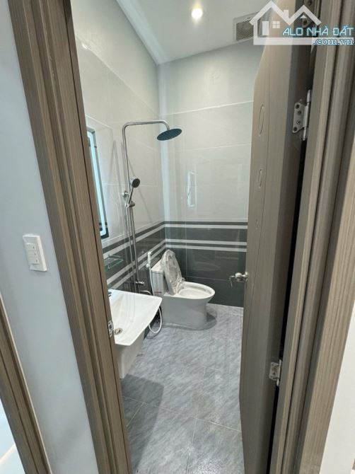 Nhà dòng tiền, 2 mặt tiền, Giá rẻ, Diện tích lớn 105m2, Huỳnh Tấn Phát, Quận 7. Chỉ 80TR/M - 6