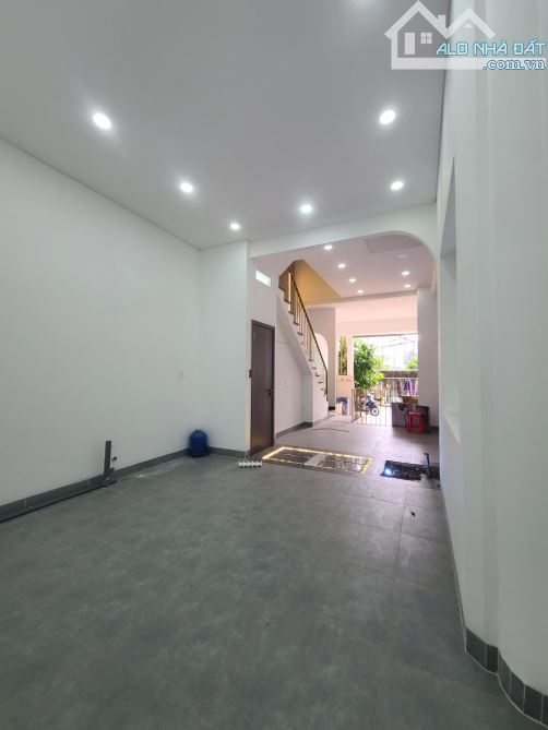 Nhà đẹp 76m² (4x19m),Hóc Môn Tô Ký kế bên q12,( 2 tầng), giá chỉ 5.3 tỷ - 5