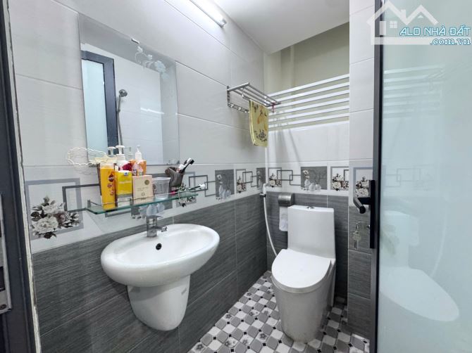 Bán nhà 3 tầng rộng 49,8m2 hẻm ô tô Hùng Vương, Nha Trang - 6