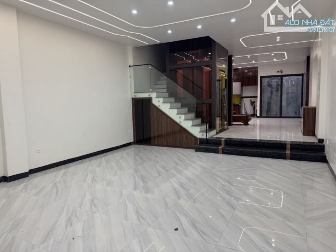 Phố Đức Giang NHÀ ĐẸP NHƯ KS 5 SAO 95m2- 4T- mặt tiền 6m- thang máy,ô tô tránh trước nhà - 6