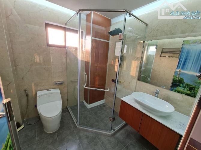 MP HOÀNG CẦU - 9 TẦNG THANG MÁY - MẶT TIỀN QUYỀN LỰC - VIEW HỒ - VỈA HÈ RỘNG - KINH DOANH - 7