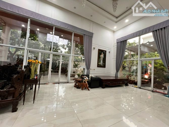 Giảm 20 tỷ! Biệt thự hầm 5L góc 2 mặt tiền 1073/ Cách Mạng Tháng 8 cần bán gấp, DT: 18x 25 - 7
