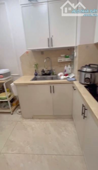 Tòa VNT Tower 19 Nguyễn Trãi. DT 96m -3pn, 2wc. Gia TL - 5