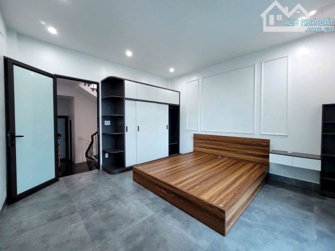 Bán căn nhà 3 tầng ngõ phố Nguyễn Hữu Cầu, ph Hải Dương, TP HP, 95.6m2, mt 4.5m, 4 ngủ - 7
