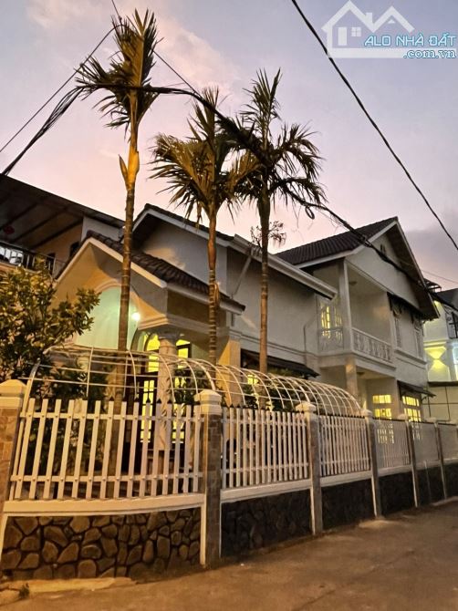 Cần bán villa 2 MẶT TIỀN Sương Nguyệt Ánh-  P9 Đà Lạt. -  16.5 tỷ - 8