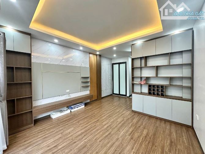 NHÀ AN DƯƠNG VƯƠNG 30m2 XÂY 5 TẦNG GIÁ CHỈ 8.2 Đ DÂN XÂY CHẮC CHẮN - 8