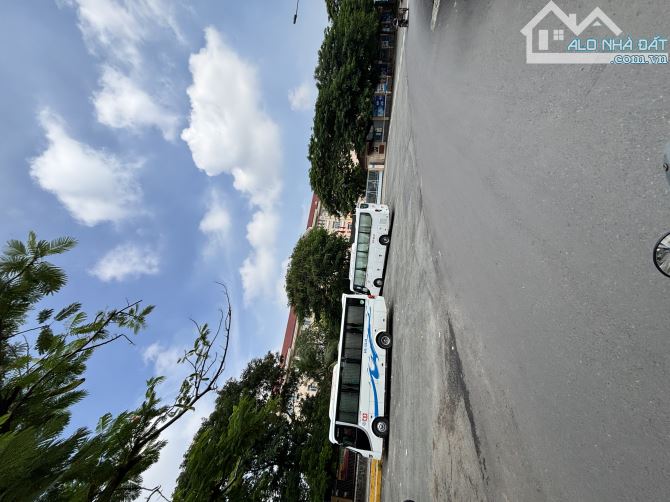 Nhà Riêng 3 tầng Linh Xuân,60m2, HXT,Sổ hồng Riêng, chỉ 5 tỷ - 8