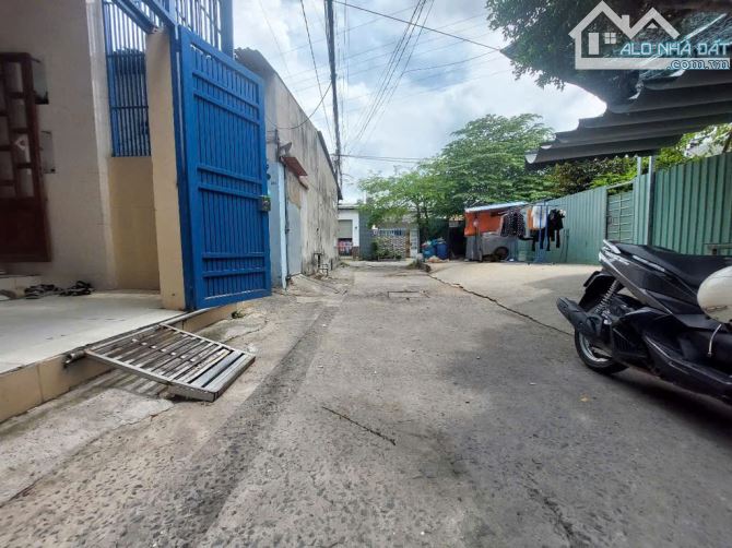 Bà Điểm (HM) bán nhà HXH dtich 128m2 ngang 8m gần đường QL22 giá 5,47tỷ - 8
