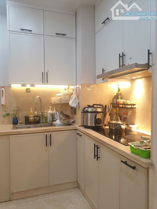 Tòa VNT Tower 19 Nguyễn Trãi. DT 96m -3pn, 2wc. Gia TL - 6