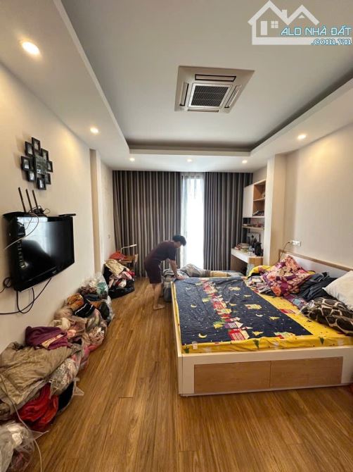 Hoàn Kiếm * Mặt Phố Kinh Doanh – 5 Tầng Ôtô Lùi Nhà – Sổ Nở Hậu 9,78 Tỷ ( có thương lượng - 8