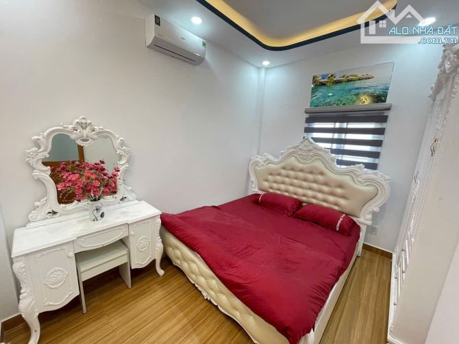 Nhà đẹp long lanh 3 lầu DT: 4.02 * 15.5 giá nhỉnh 6 toi - 8