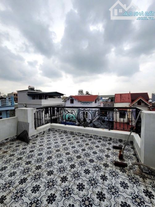 Bán căn nhà 3 tầng ngõ phố Nguyễn Hữu Cầu, ph Hải Dương, TP HP, 95.6m2, mt 4.5m, 4 ngủ - 8