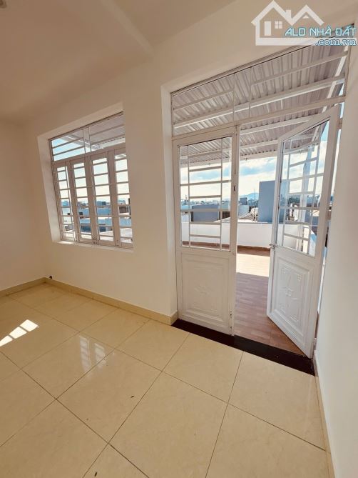 🌊 BÁN NHÀ 4 TẦNG FULL NỘI THẤT – VIEW SÔNG ĐẸP 🌊  📍 Địa chỉ: Đường Nguyễn Thị Sáu - 9
