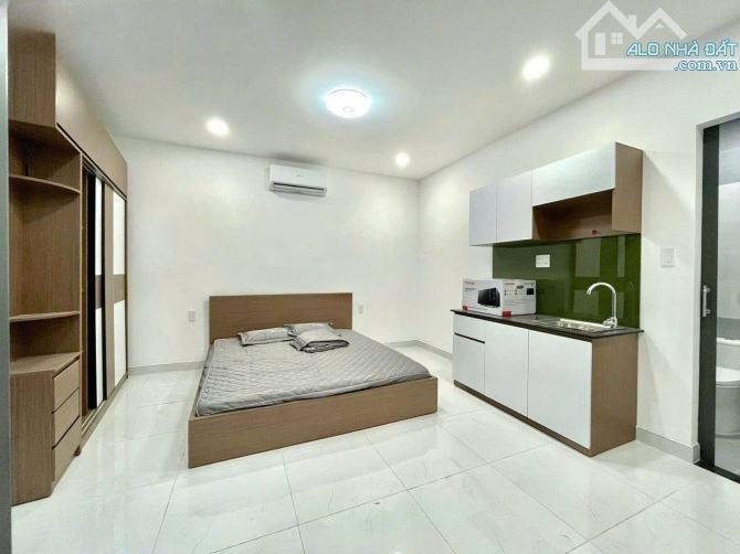 Bán CHDV giáp Phan Đăng Lưu,Phú Nhuận,  ngang 6m dài 22m dtcn: 128m2. Dòng tiền 85tr/ thán - 9