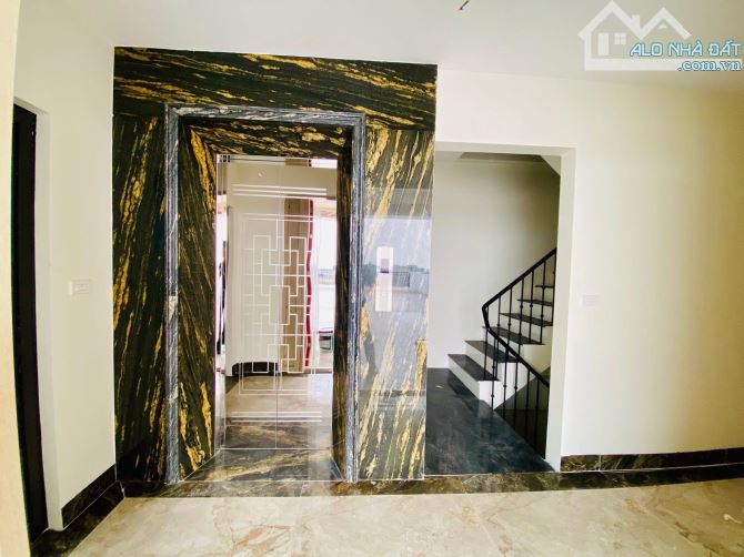 BẮC TỪ LIÊM – TOÀ NHÀ VĂN PHÒNG 7 TẦNG THANG MÁY, VIEW HỒ, VỈA HÈ RỘNG 152m² × 7 tầng × MT - 9
