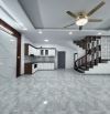 Bán nhàThanh Am, 30m2 - 5.95 tỷ Oto đỗ cổng, bãi đỗ xe gần