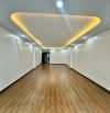 - Bán nhà Võ Chí Công, 10m ô tô, sát phố, 46m2, 9.3  tỷ.