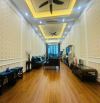 Chủ cần bán gấp nhà 5 tầng 100m2 cạnh chợ Việt Hưng đường ô tô tránh. Vị trí kinh doanh
