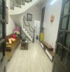 Cho thuê nhà nguyên căn ngõ 569 Lạc Long Quân ,Xuân La , Tây Hồ, DT 50m2 x 3 tầng , ngõ