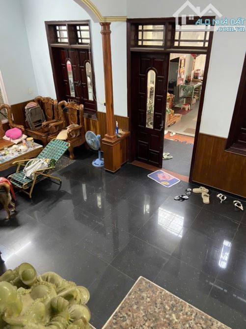 Bán nhà 3 tầng mặt tiền Lê Văn Hiến Đà Nẵng, gần ngay Hồ Xuân Hương, vị trí kinh doanh tốt