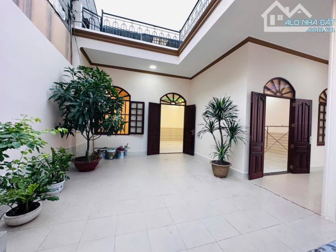 Bán nhà bịt thự mi ni p dĩ an dt 150m Vũng thiện