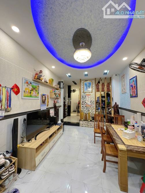 NHANH MỚI KỊP - 58m2 - 4 TẦNG SÂN THƯỢNG - 5PN - VÀI BƯỚC RA HẺM XE HƠI - GẦN CHỢ CÂY QUÉO