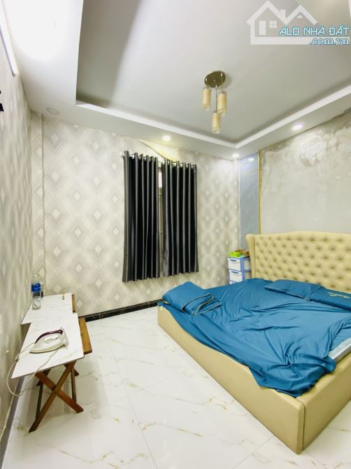 Bán nhà hẻm 90 Dương Cát Lợi hẻm đep nhất trên con đường này và nhà cũng đẹp.
